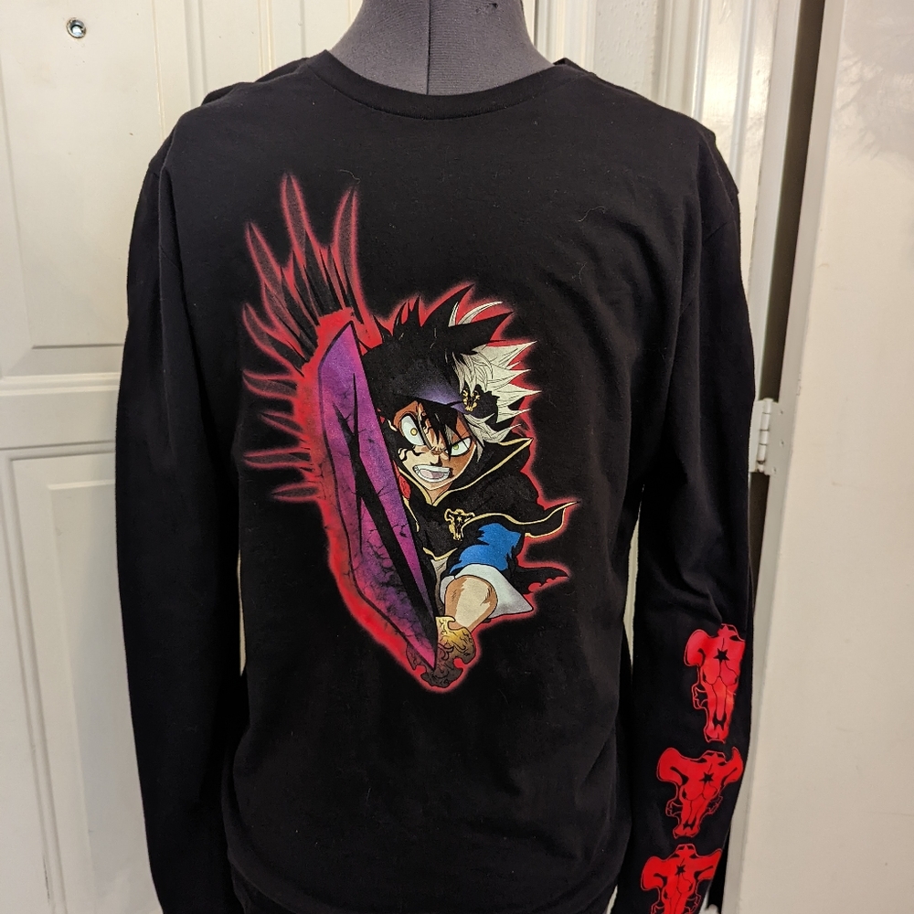 👍 Men's Casual Shirt Medium size L Sleeves Nice Print on Front and Right Sleeve